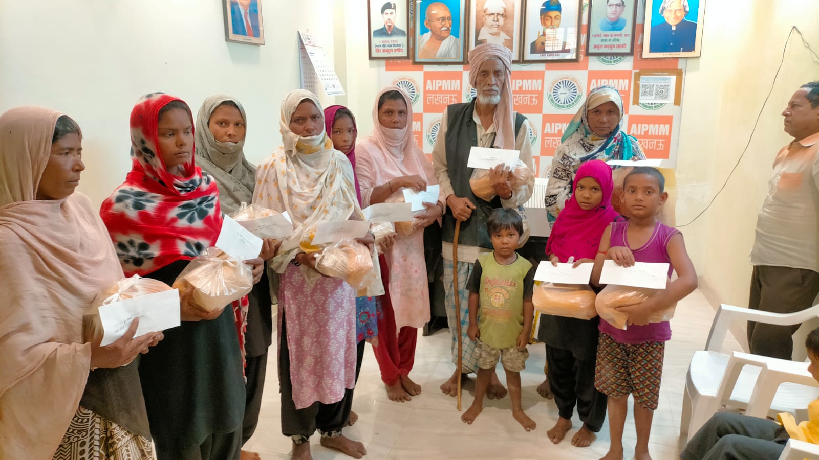 लखनऊ में AIPMM ने बांटी ईद की खुशियां